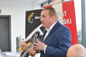 W Zespole Szkół nr 1 w Wieluniu podpisano umowę na budowę boiska